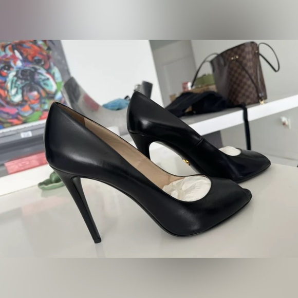 Prada Leather Heels EU Size 42 
Barely Used 
Comes w box and dust bag - Picture 1 of 14